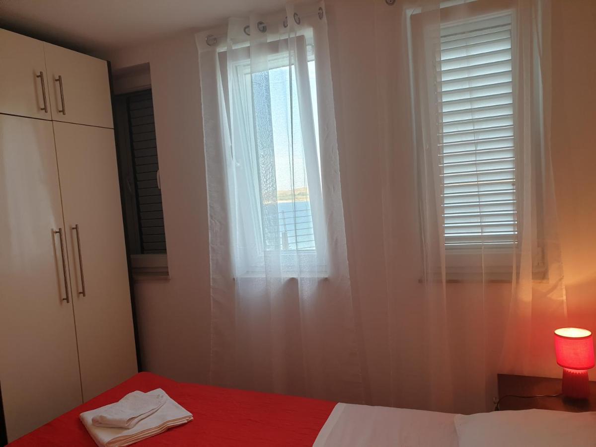 Summertime Apartmani Povljana Eksteriør billede