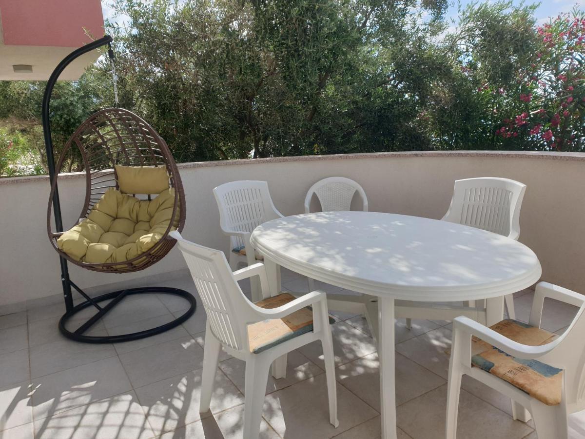 Summertime Apartmani Povljana Eksteriør billede