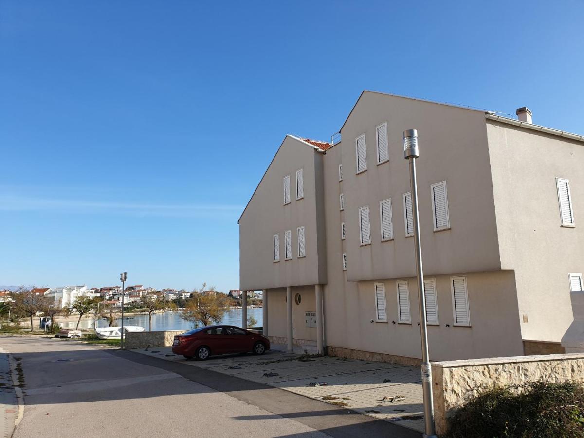 Summertime Apartmani Povljana Eksteriør billede