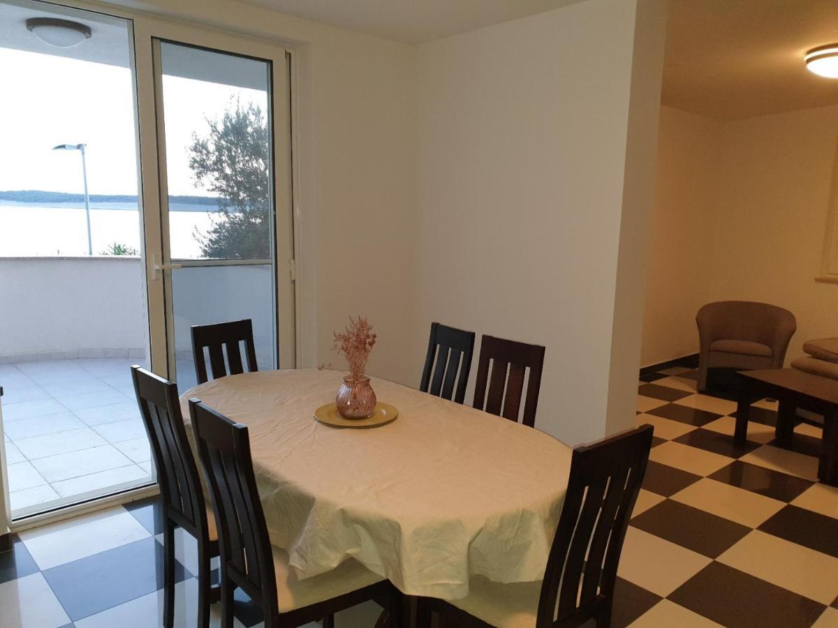 Summertime Apartmani Povljana Eksteriør billede